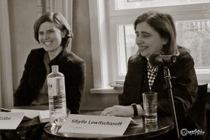 Mit viel Humor im Interview: Judith Schalansky und Sibylle Lewitscharoff. Foto: Anders Balari